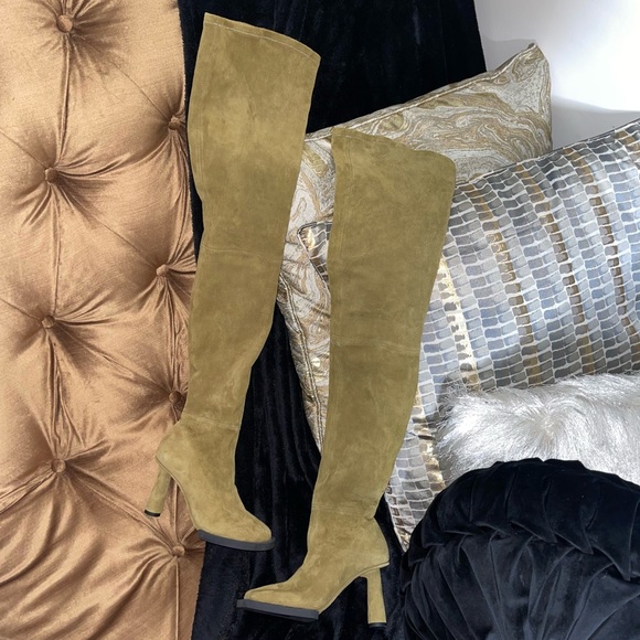 Jacquemus Les Bottes Carré Ronds boots in Khaki - Picture 4 of 14